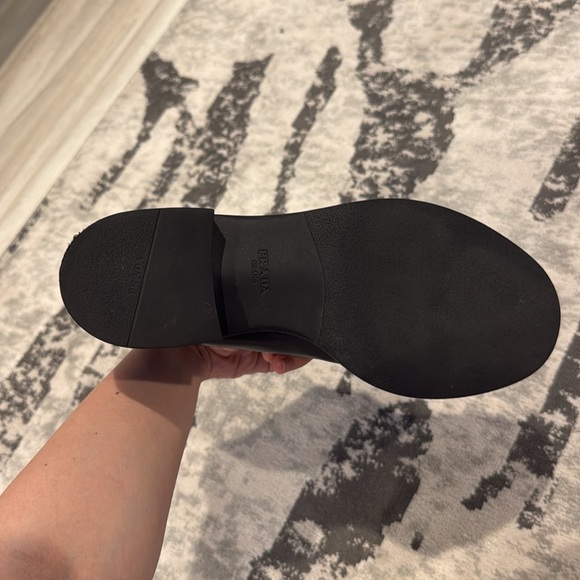 Prada - Brushed leather loafers
Just like new, only wore once. 100% Authentic - Picture 8 of 10